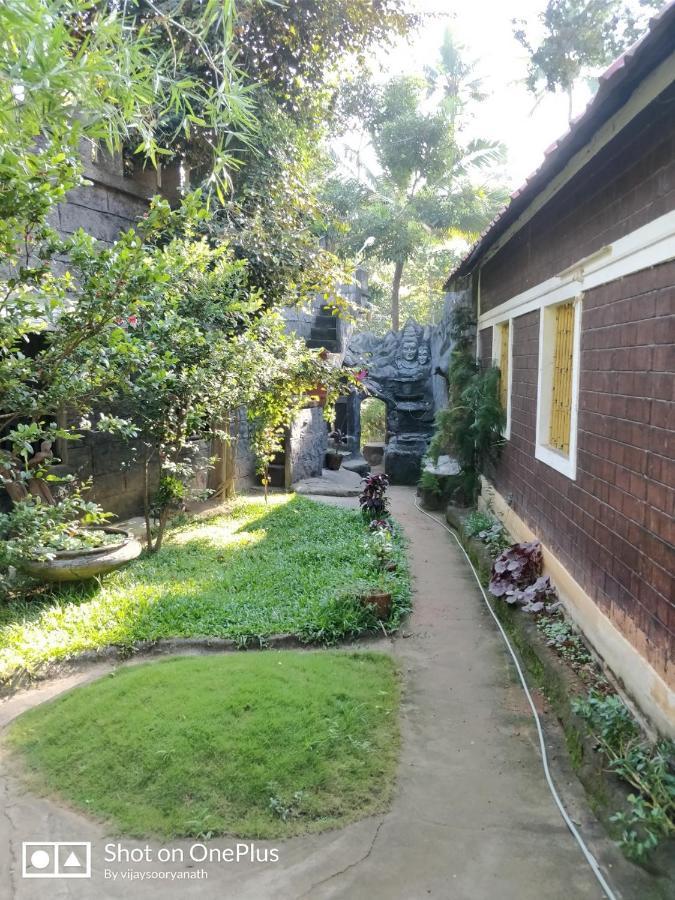 Kalpadiyil Hotel Balarampuram Bagian luar foto
