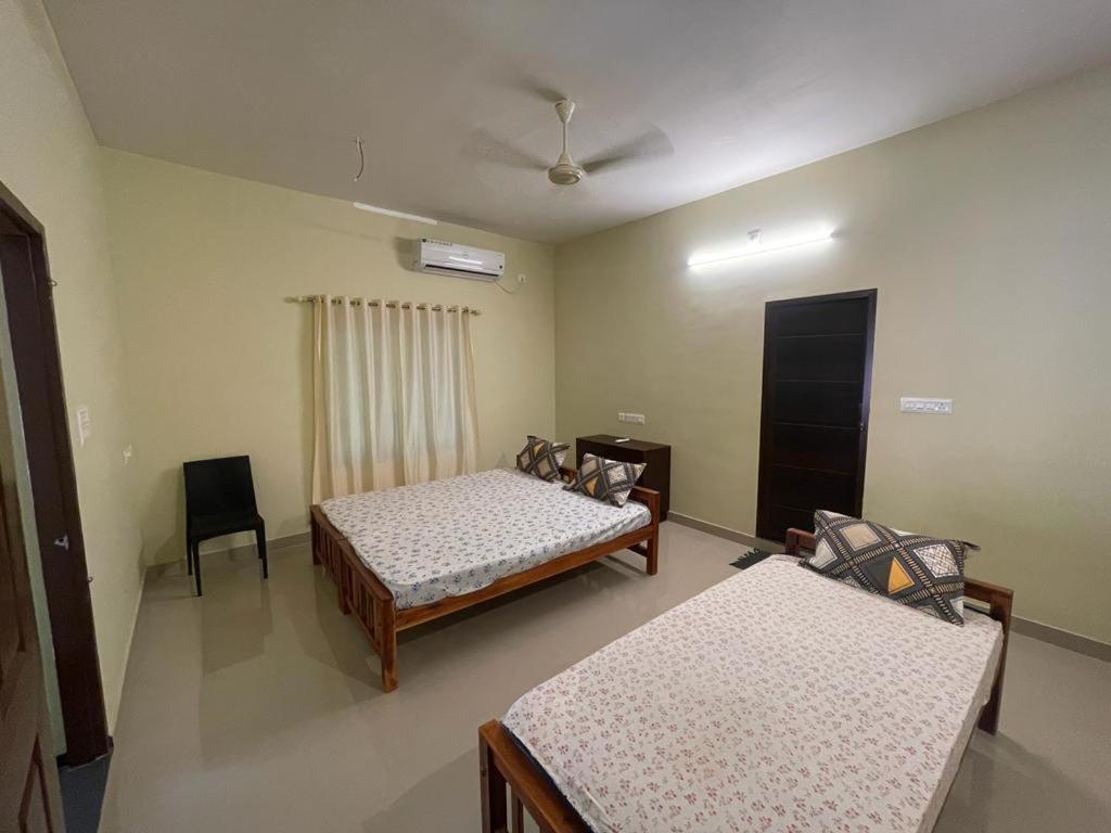 Kalpadiyil Hotel Balarampuram Bagian luar foto